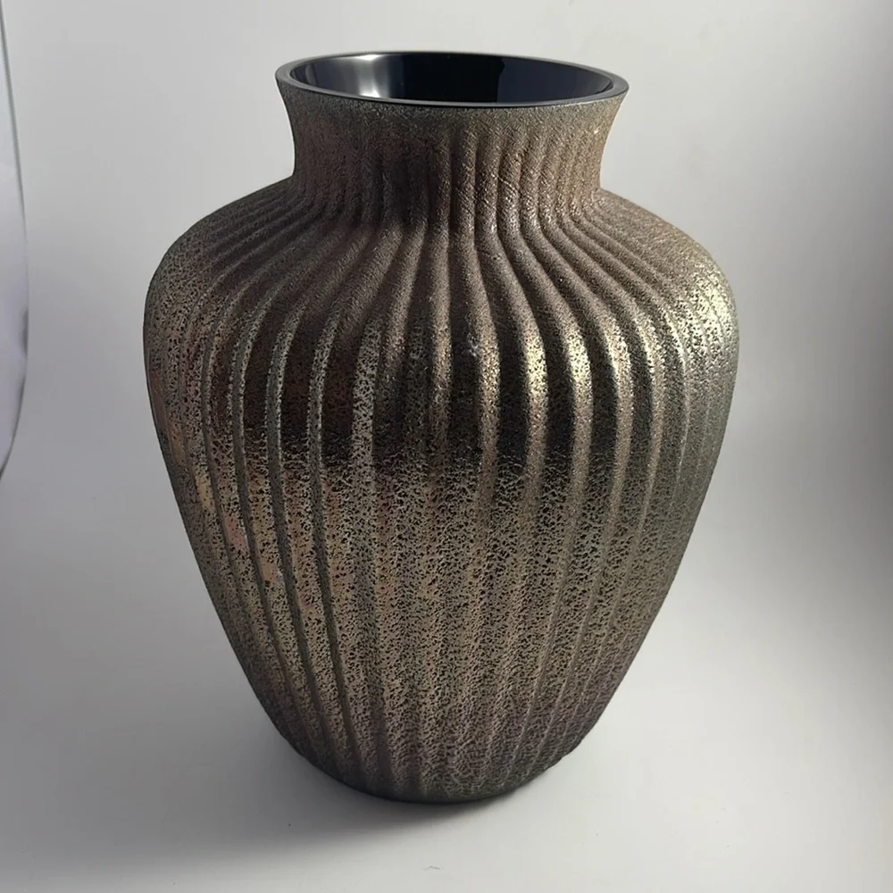 Pottery vase in iridescent bronze